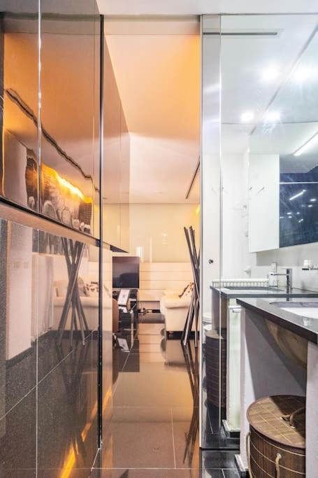 Luxury Suite 2 Min Dal Politeama Palermo Luaran gambar