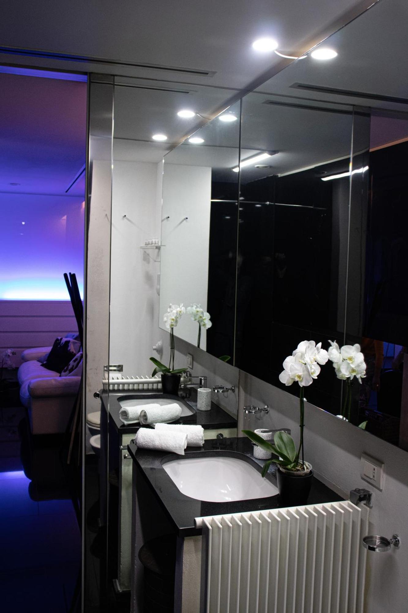Luxury Suite 2 Min Dal Politeama Palermo Luaran gambar